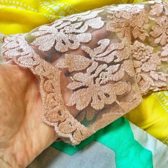 Missguided Lace Sheath Dress - Picture 4 of 8